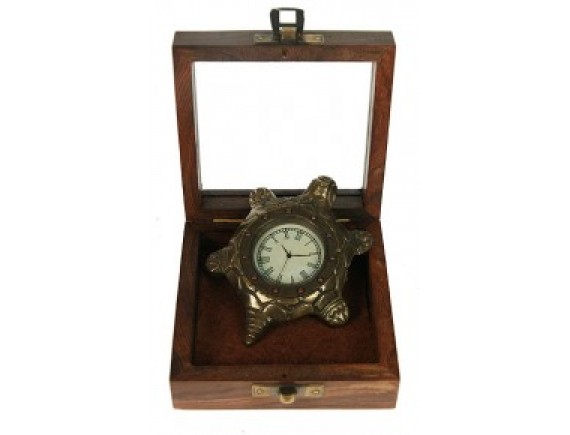Сувенир: часы в деревянном футляре